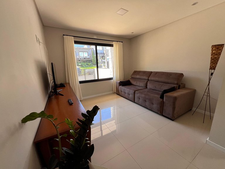 Casa com vista e a 600m da rua Central de Garopaba