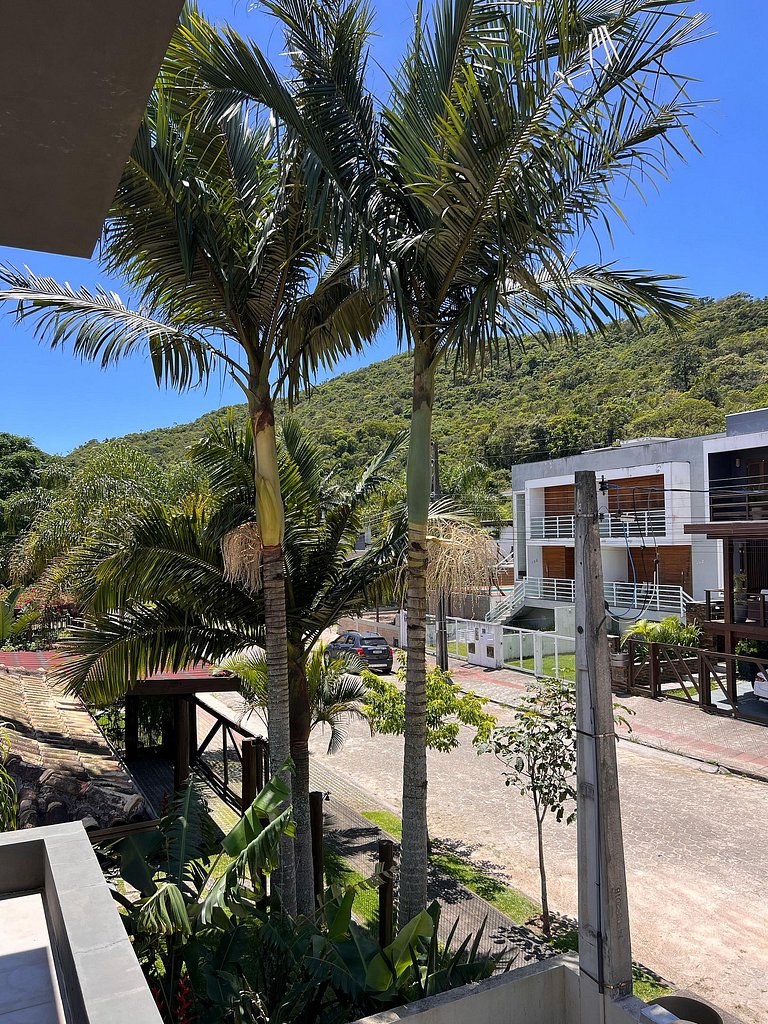 Casa com vista e a 600m da rua Central de Garopaba