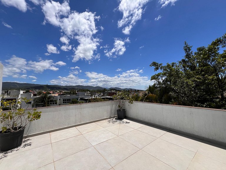 Casa com vista e a 600m da rua Central de Garopaba