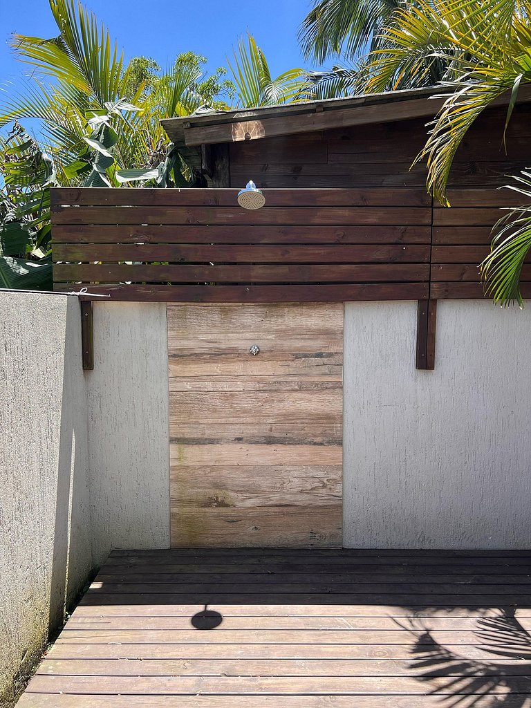 Casa com vista e a 600m da rua Central de Garopaba