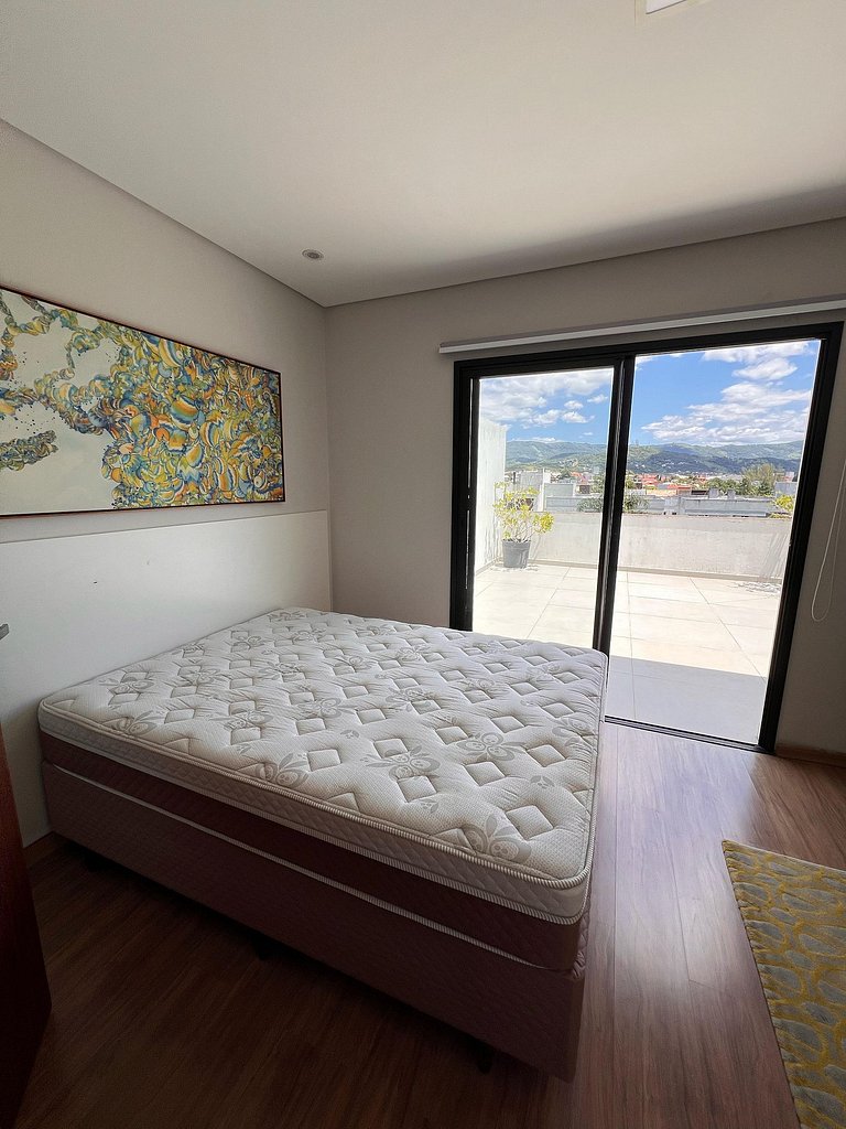 Casa com vista e a 600m da rua Central de Garopaba